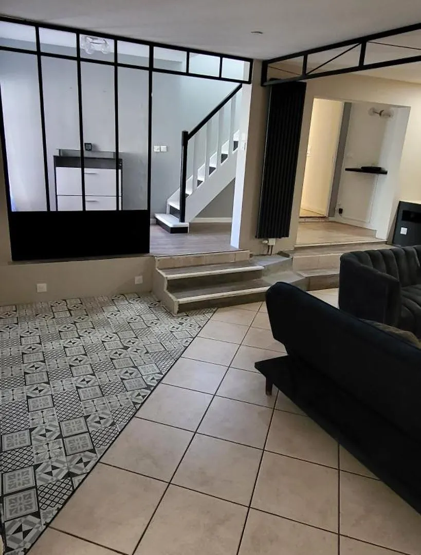 Appartement 130m2, 3 chambres avec terrasse Pierrelatte 0*,